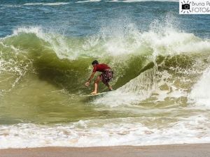 Mundial de Skimboard: Azevedo dá show no segundo dia de disputas