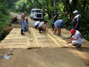 Secretaria de Obras reforma as duas pontes do bairro da Casanga