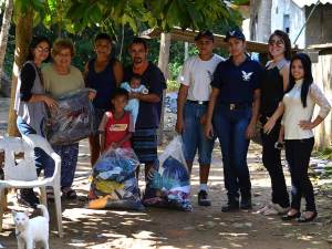 Campanha do Agasalho de Ubatuba – População carente recebe doações