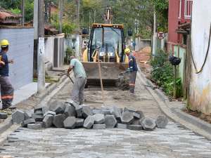 Prefeitura instala bloquetes no Rio Escuro e na Lagoinha