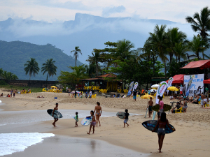 Lucas Fink fatura primeira etapa do Skim Festival na Sununga