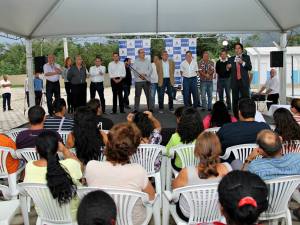 Prefeito e CDHU entregam chaves e emocionam famílias contempladas