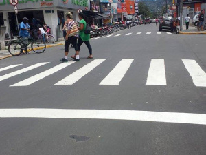 Prefeitura executa recapeamento e refaz sinalização viária da rua Hans Staden