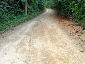 Prefeitura finaliza recuperação e nivelamento da estrada da Cazanga