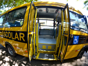 Prefeitura compra ônibus adaptado para alunos cadeirantes