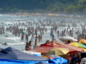 Movimento de turistas segue intenso nos primeiros dias de outono em Ubatuba