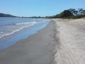 Reforço na limpeza e na coleta de lixo continua em Ubatuba