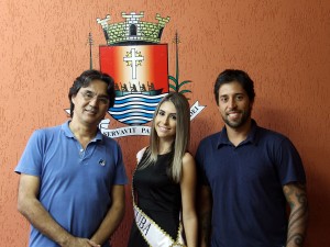 Prefeito Maurício recebe miss Ubatuba 2015 em seu gabinete