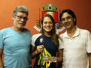 Sabrina Jacob Todão conquista 3 ouros no Sulamericano Juvenil de Natação