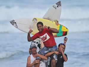 Itamambuca recebe abertura do Circuito Hang Loose Surf Attack 2015