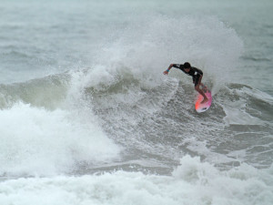 Lucas Santos rouba a cena na segunda etapa do Ubatuba Pro Surf