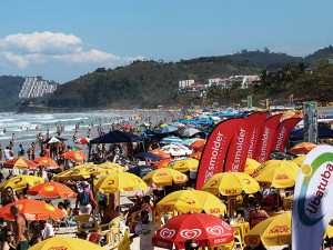 SuperSurf reúne milhares de pessoas na praia Grande