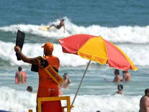GBmar alerta população para redobrar cuidados no mar durante feriado