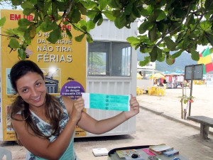 Prefeitura distribui pulseiras de identificação de crianças nas praias