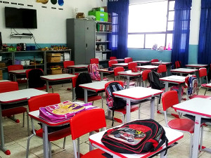 Escolas municipais recebem novas mesas e cadeiras