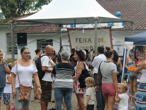 Primeira Feira de Economia Solidária movimentou Praça 13 de Maio no feriado