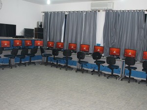 Prefeitura inaugura 14 laboratórios de informática em escolas municipais