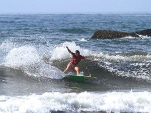 Mulheres caem na água e disputam Wizard Brasileiro de Surf Feminino em Ubatuba