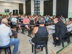 Prefeitura e usuários debatem critérios para comercialização no Mercado de Peixes