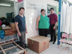 Secretaria de Educação entrega equipamentos de cozinha para escolas municipais