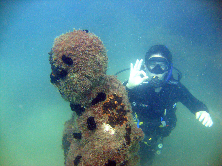 Bathyscaphe De Jacques-Yves Cousteau Para a Pesquisa Oceanográfico Perto Do  Museu Oceanográfico, Mônaco Foto de Stock Editorial - Imagem de museu,  monaco: 128694493