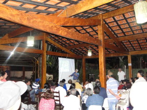 População do bairro das Toninhas participa de reunião sobre plano de drenagem
