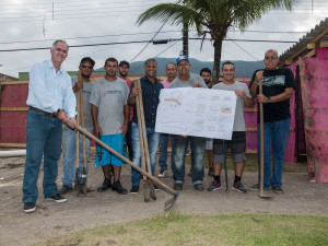 Esporte e Emdurb acompanham início das obras de sede de escolinha de Surf em Ubatuba