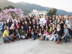 Prefeito de Ubatuba recebe bailarinos de escola de dança