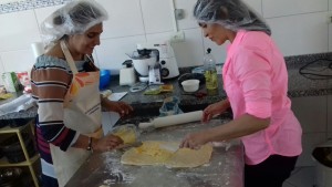 Samara e Sandra durante aula