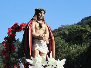 Imagem do Senhor Bom Jesus, localizada na Ilha Anchieta, percorre Paróquias de Ubatuba