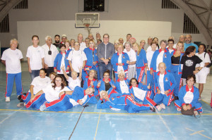 Atletas de Ubatuba que receberam os uniformes para o JORI