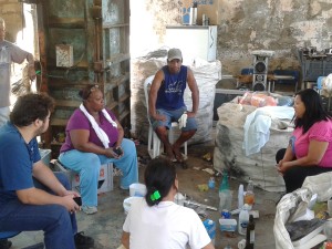 Técnicos do projeto Novo Ciclo capacitam associação de catadores de Ubatuba