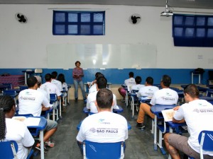 Via Rápida Expresso inicia curso de pintura em paredes em Ubatuba