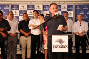 Chefe da Casa Civil discursa durante evento