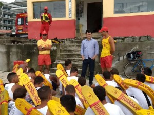 Prefeito de Ubatuba visita treinamento para Guarda Vidas Temporário