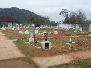 Secretaria de Serviços de Infraestrutura Pública realiza manutenção nos cemitérios