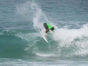 Praia Vermelha do Centro sediará Surf For Friends neste sábado (26)