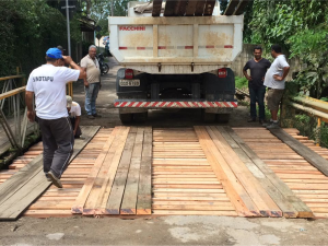 Prefeitura de Ubatuba realiza reparos em pontes da cidade