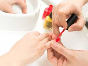 Centro de Capacitação Profissional inscreve para curso de manicure e pedicure