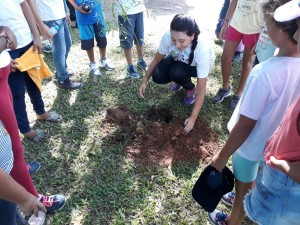 Secretaria de Meio Ambiente realiza plantio de mudas na Maranduba