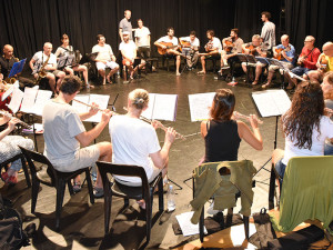 Intercâmbio musical em Ubatuba reúne mestres do choro do Brasil e da Europa