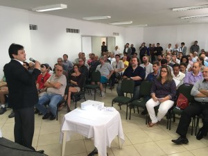 Sato responde perguntas de empresários durante café da manhã na Aciu