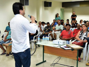 Prefeitura de Ubatuba entrega títulos de concessão de direito real de uso