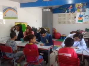 Campanha “Dois Bichos” leva equipes da secretaria de Saúde às escolas de Ubatuba