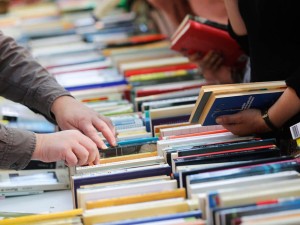 Mesa redonda com escritores marca último fim de semana da Feira do Livro de Ubatuba