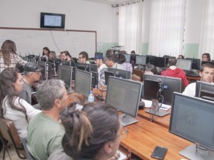 EM Tancredo sedia mini-curso sobre software de informações georreferenciadas