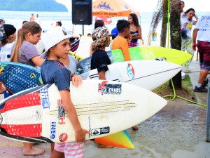 Escola Cooperativa leva a melhor no Estudantil de Surf