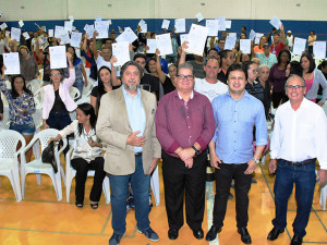 151 famílias de Ubatuba recebem títulos de concessão de direito real de uso