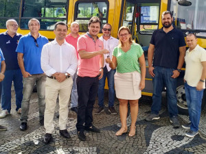 Frota da Educação de Ubatuba ganha micro-ônibus adaptado