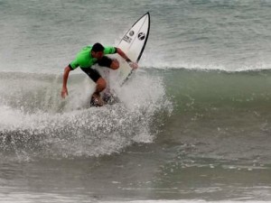 Fim de semana promete muito surfe em Ubatuba